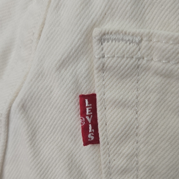 Levi's Cream Jean Shorts - Picture 6 of 8